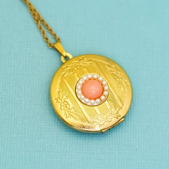 20 inch, Vintage Pink Victorian Circular Locket Necklace by Avon, E40 - Picture 1 of 3